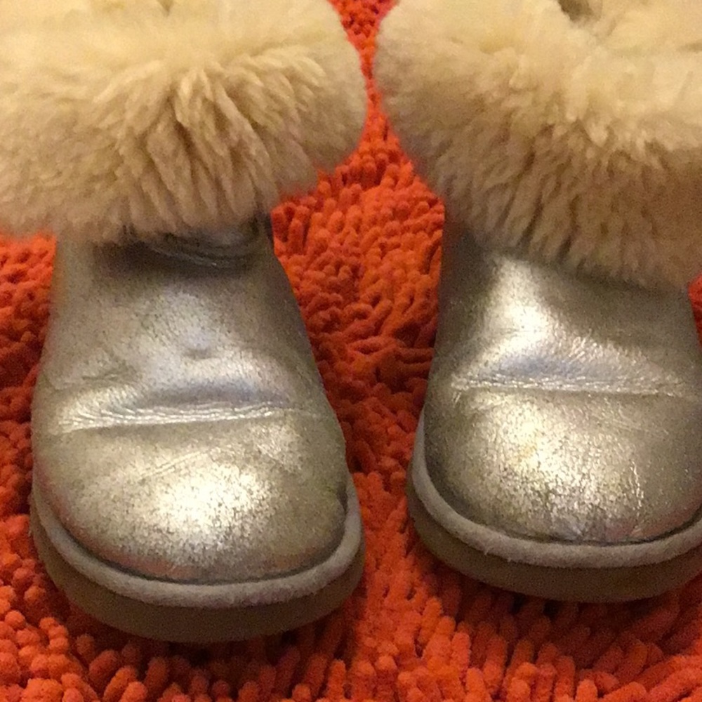 Ugg - Picture 5 of 5